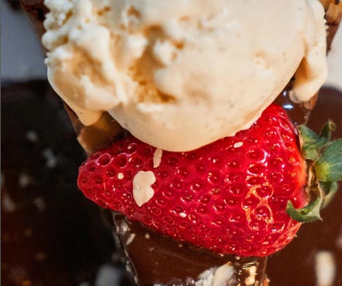 Honest Ice Cream – Urstrom Jerseys / Hofmoment